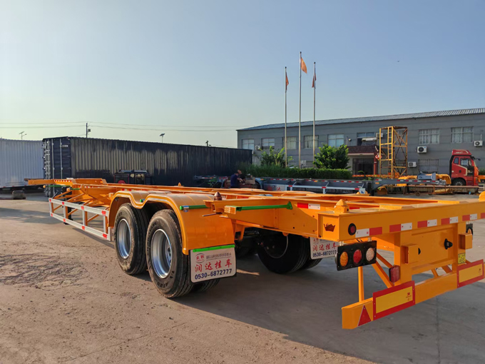 集装箱运输半挂车