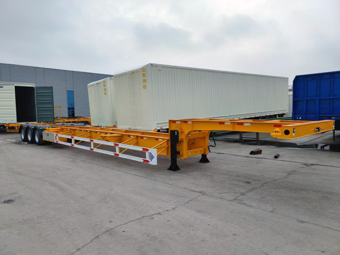集装箱运输半挂车