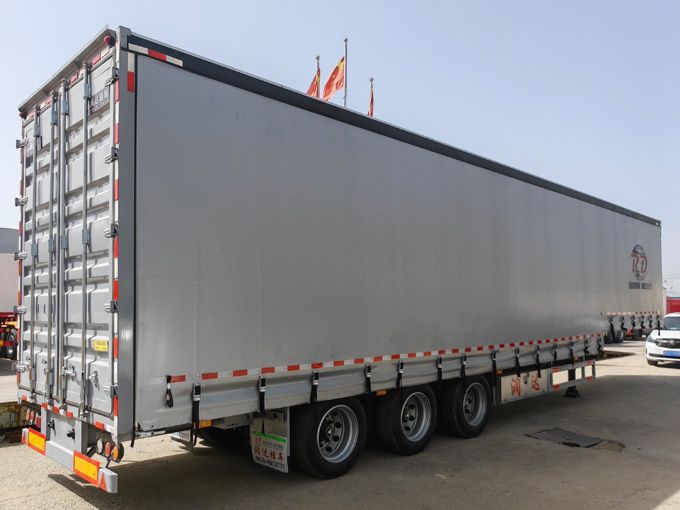 物流厢式半挂车